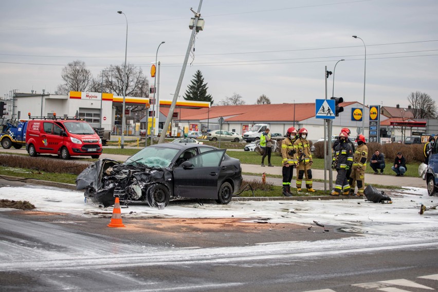 Wypadek na skrzyżowaniu Branickiego z Miłosza w Białymstoku....