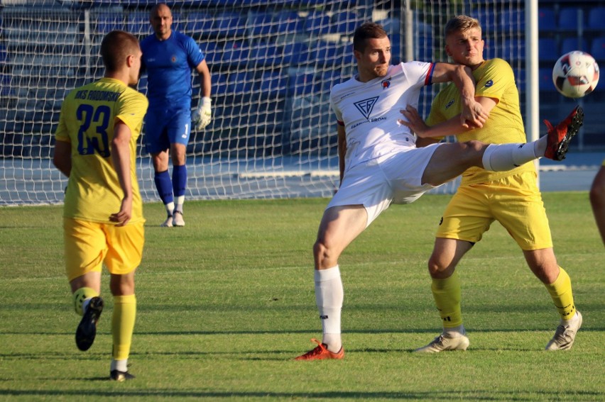 III liga. Broń Radom wygrała z RKS Radomsko i jest bliżej utrzymania (ZDJĘCIA)