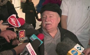 Lech Wałęsa złamał nogę (wideo)