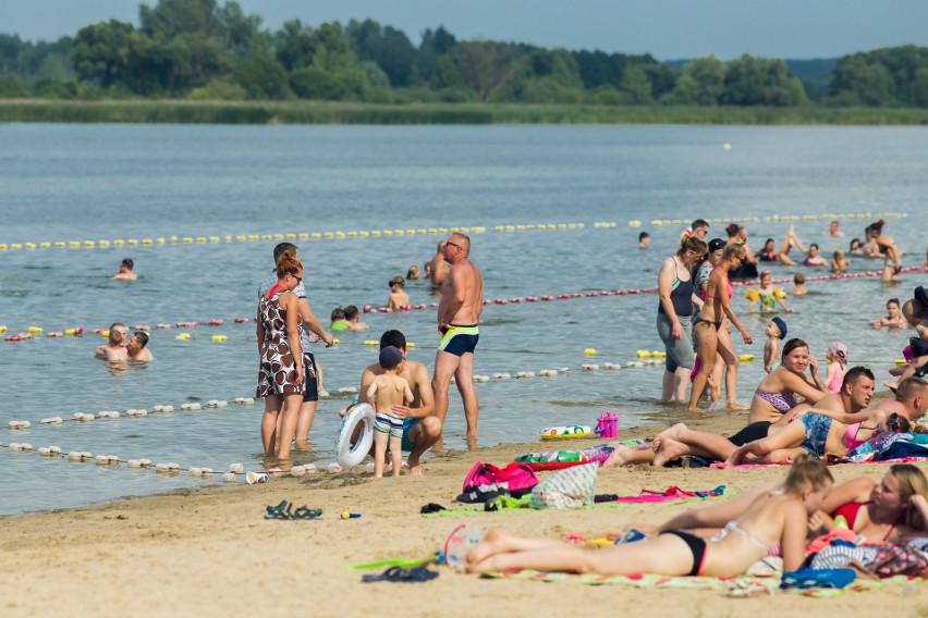 Plaża Open 2018 na Dojlidach w Białymstoku. Plażowicze i...