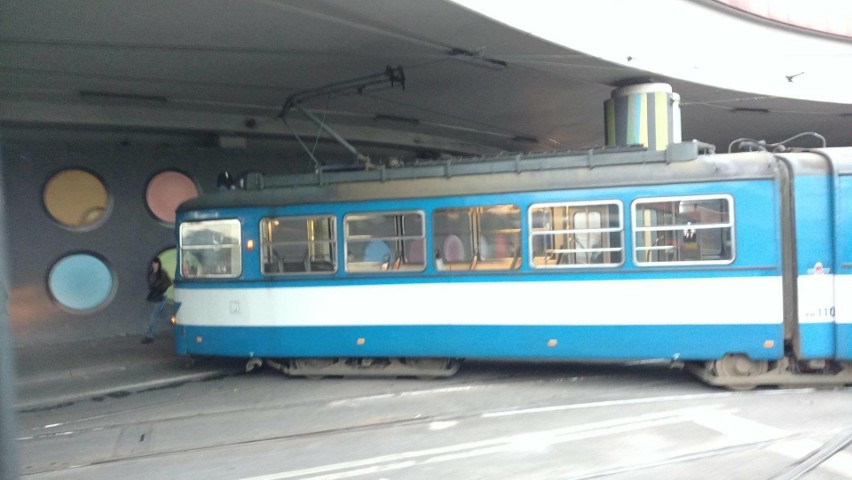 Wykolejenie tramwaju na rondzie Mogilskim