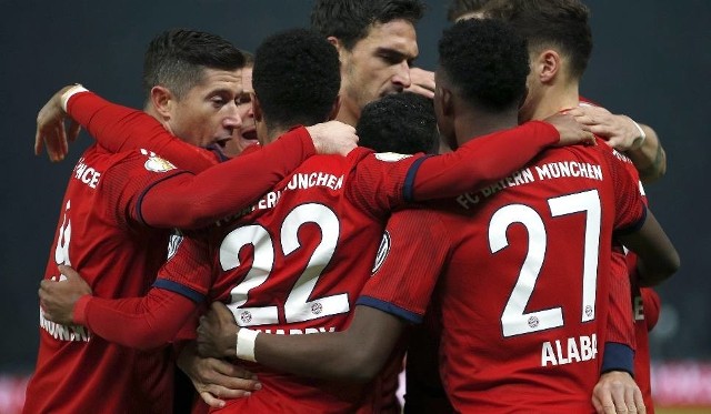 Na zdjęciu: piłkarze Bayernu Monachium. Mecz Bayern Monachium - Schalke 04 Gelsenkirchen odbył się w ramach 21. kolejki Bundesligi. Drużyna Roberta Lewandowskiego wygrała 3:1 [9.02.2019, wynik meczu, relacja]