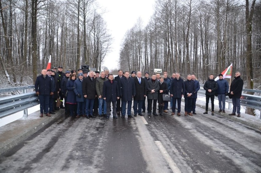 Nowy most połączył Potasznię z Osową. W oficjalnej uroczystości wzięli udział  rolnicy z okolicznych wsi, samorządowcy i politycy