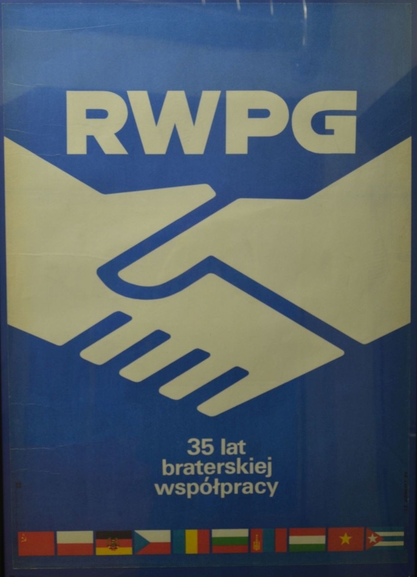 To była propaganda! Wystawa plakatów z czasów PRL w suchedniowskiej "Kuźnicy". Zobacz dzieła z tamtych lat.