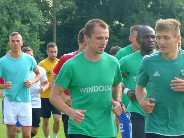 Michał Chrabąszcz (w środku) to drugie wzmocnienie Radomiaka przed nowym sezonem