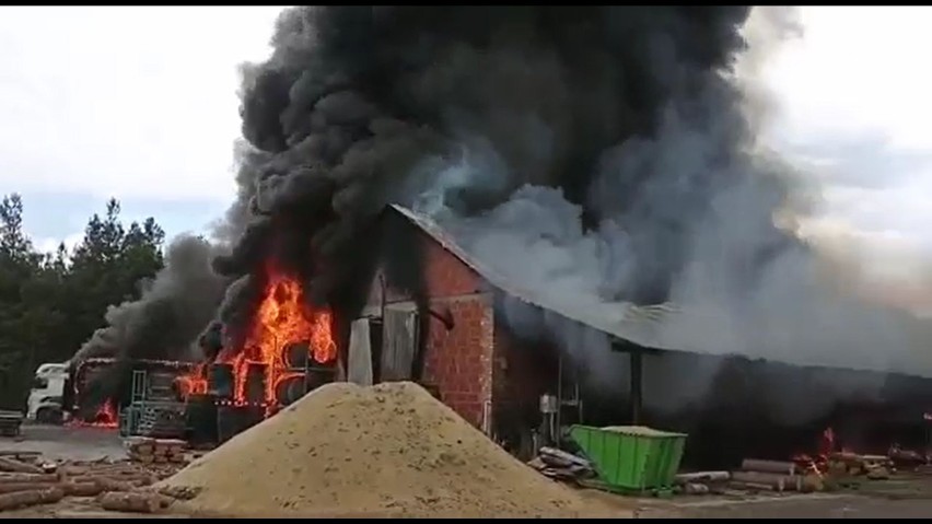 Pożar w Sadykierzu. Spłonęła hala firmy transportowej. 4.06.2022