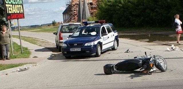 38-letni motocyklista z ogólnymi obrażeniami ciała został przewieziony do szpitala.