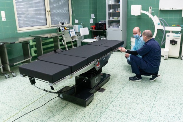 Nowoczesny stół operacyjny pokryty włóknem węglowym służby już w szpitalu w Częstochowie