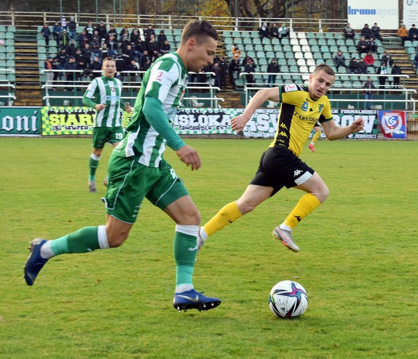 3 liga. Remis i dwie czerwone kartki w "meczu przyjaźni" Wisłoki Dębica z Siarką Tarnobrzeg [ZDJĘCIA]