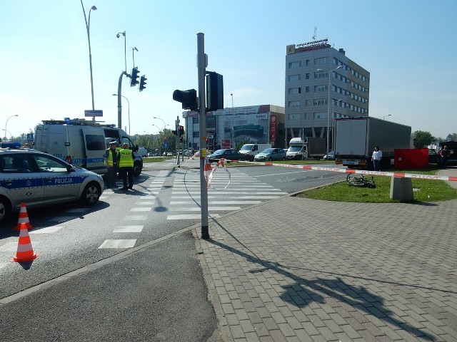 Śmiertelne potrącenie rowerzystki na skrzyżowaniu Batalionów Chłopskich z ulicą Przemysłową w Rzeszowie.