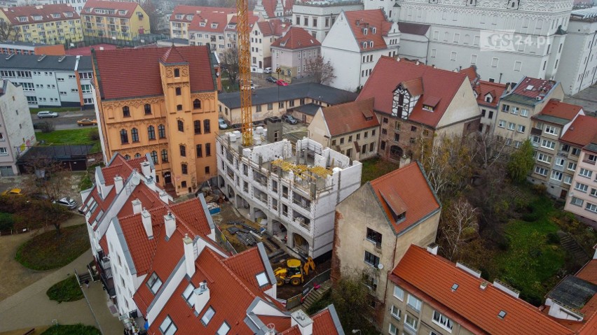 Stare Miasto w Szczecinie. Hotel, nowe kamienice. Tak zmienia się Podzamcze. Zdjęcia z drona!