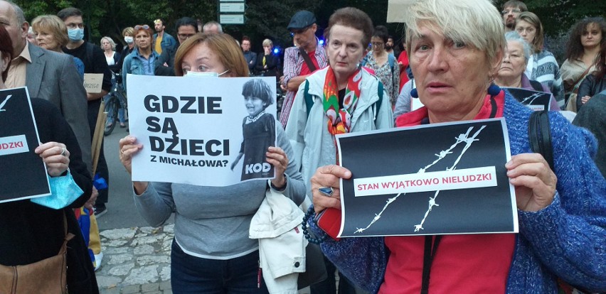 Kraków. Protest KOD po wydarzeniach na polsko-białoruskiej granicy [ZDJĘCIA]