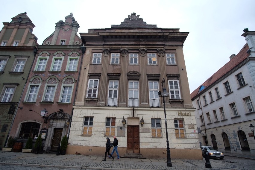 Pałac Mielżyńskich na Starym Rynku od lat stoi pusty....