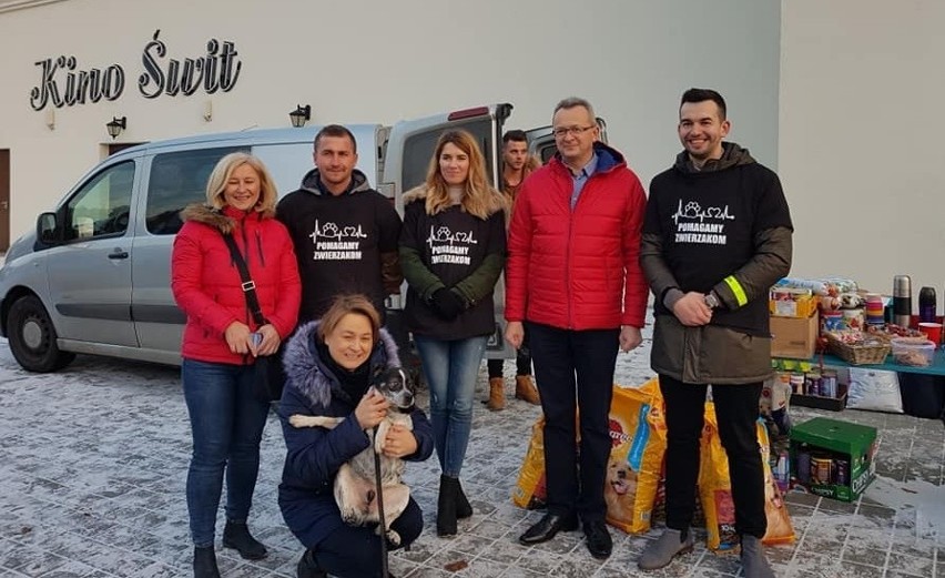 W Zwoleniu zorganizowano zbiórkę darów dla zwierząt. Ponad pół tony jedzenia i artykuły dla zwierząt trafiły do przytuliska w Pionkach