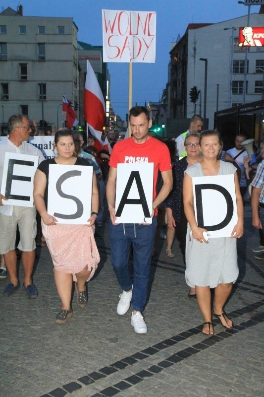 10 tysięcy osób protestowało we Wrocławiu w obronie sądów