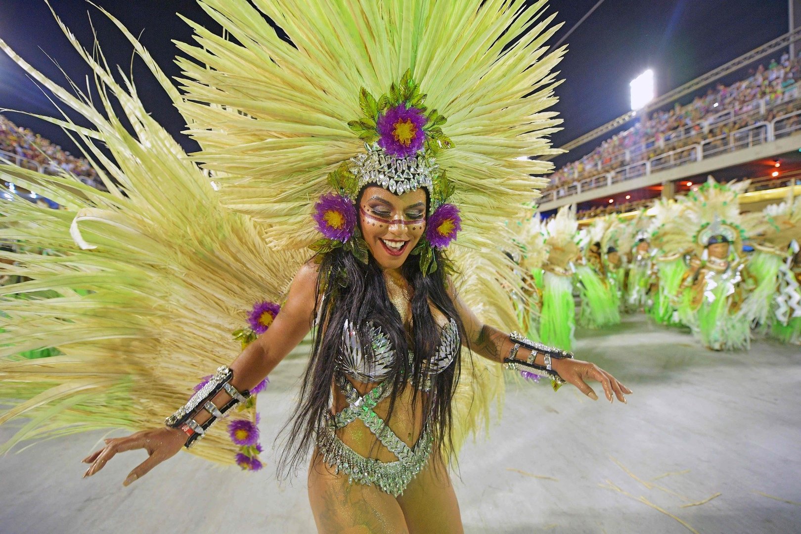 Karnawał w Rio de Janeiro 2018 ZDJĘCIA Piękne tancerki w seksownych  strojach, Katarzyna Stocka "Kashira" na sambodromie [WIDEO] | Portal i.pl