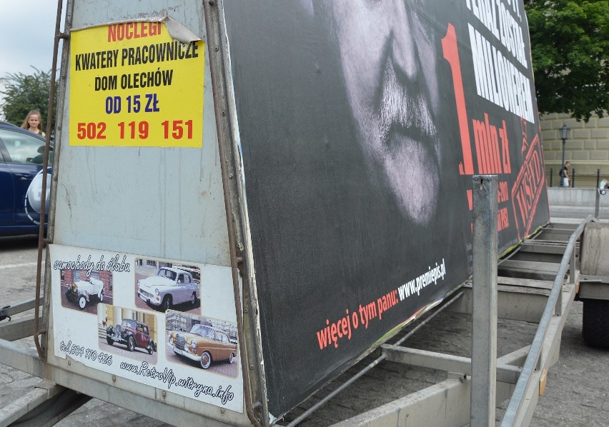 Konwój wstydu w Piotrkowie. Kolejna akcja PO z billboardami...