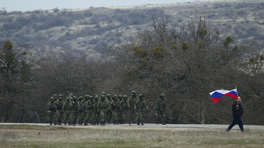 Rosyjscy żołnierze w drodze na front