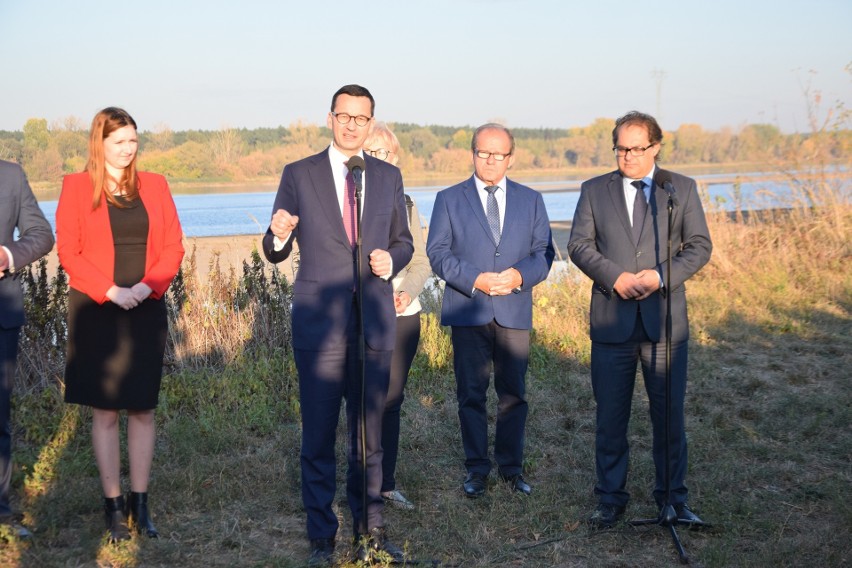 O drugim stopniu na Wiśle rozmawiał premier Mateusz Morawiecki podczas wizyty w Siarzewie [zdjęcia]