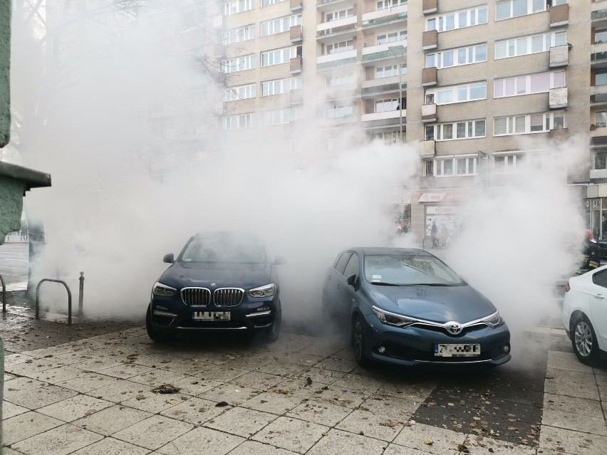 Pożar na Wojska Polskiego w Szczecinie. Samochód stanął w ogniu [ZDJĘCIA, WIDEO]