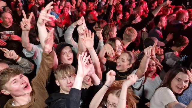 Dni Ziemi Strzeleckiej 2023. Tak bawiła się publiczność podczas koncertu grupy Kult.