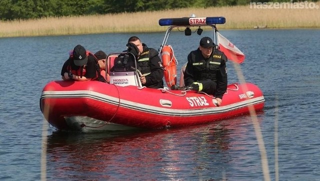 Do wypadku doszło w nocy z piątku na sobotę przy ul. Powiśle w Chełmnie. Strażaków zaalarmowali krewni 55-letniej kobiety, którzy byli świadkami zdarzenia.