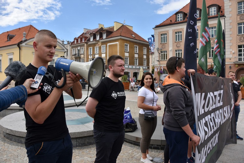 Młodzież Wszechpolska manifestowała przeciw polityce...