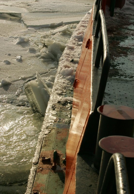 Lodolamacze w akcji
Akcja lamania lodu na Jeziorze Dąbie.