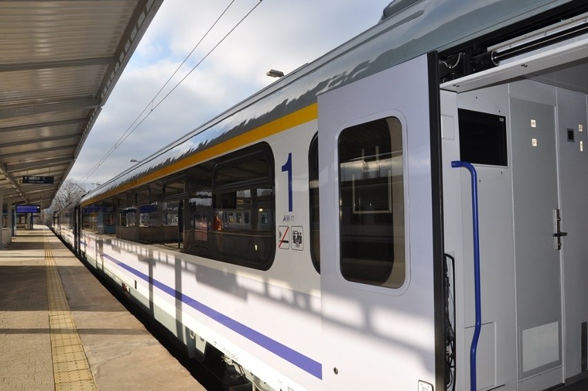 Dwadzieścia nowych wagonów PKP Intercity kursuje na trasie...