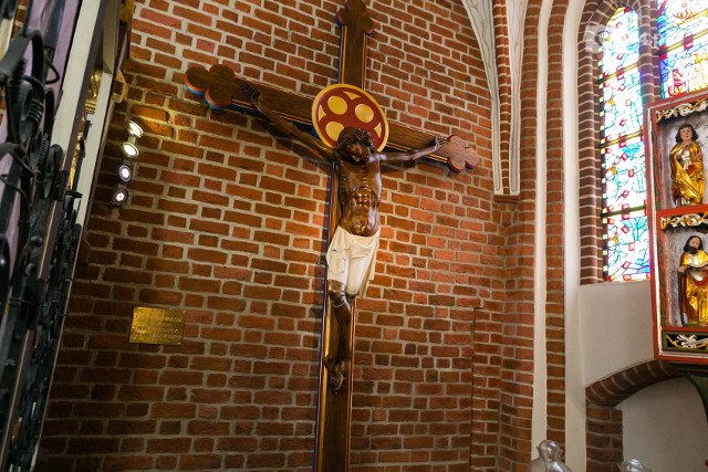 Kopię XIII-wiecznego krzyża można oglądać w szczecińskiej katedrze, a potem w nowym kościele na Warszewie