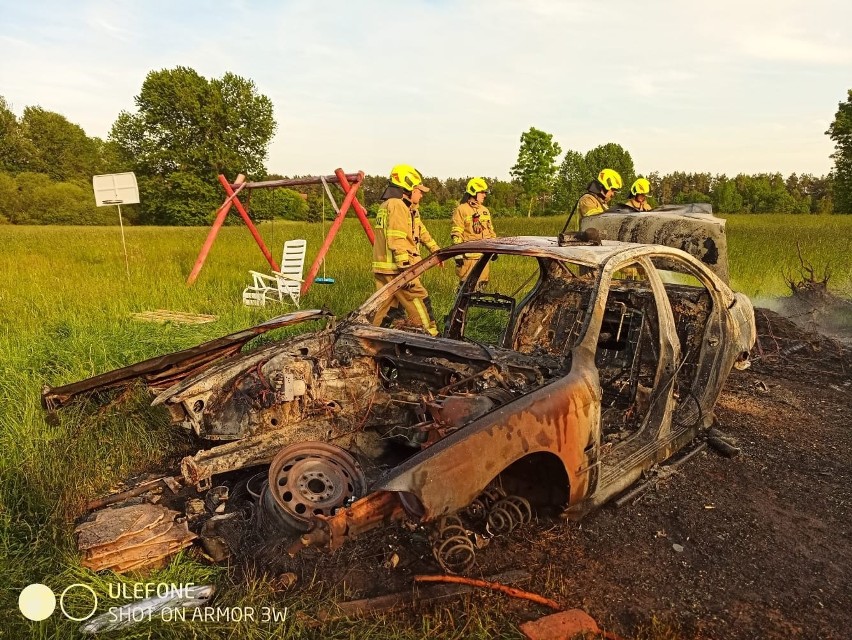 Pożar auta koło Złocieńca. BMW w płomieniach [zdjęcia]