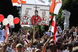 Białoruś się budzi? Demonstracje w Mińsku i innych miastach. Długie kolejki przed ambasadą w Warszawie do spisu wyborców