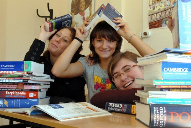 Hania Łosyk, Deborah Piechotak, Karolina Herman wiedzą, że języki to dziś podstawa sukcesu, dlatego uczą się ich w szkole Oxford Street w Zielonej Górze
