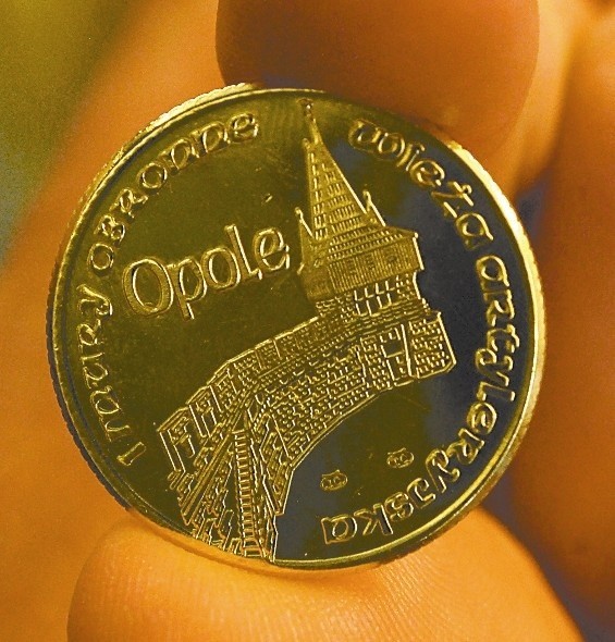 To osiemnasta moneta wybita przez Opolskie Bractwo Rycerskie. (fot. Mariusz Jarzombek)