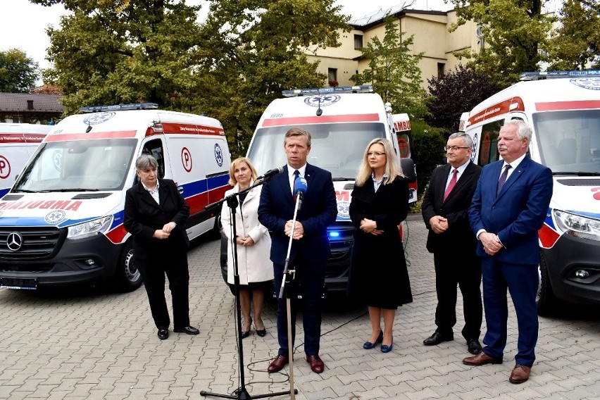 Są nowe karetki dla Małopolski. Będą ratować życie mieszkańców Krakowa, Olkusza i Miechowa
