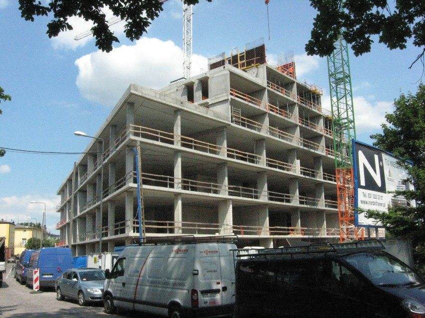 Trwa budowa apartamentowca nad Brdą w Bydgoszczy