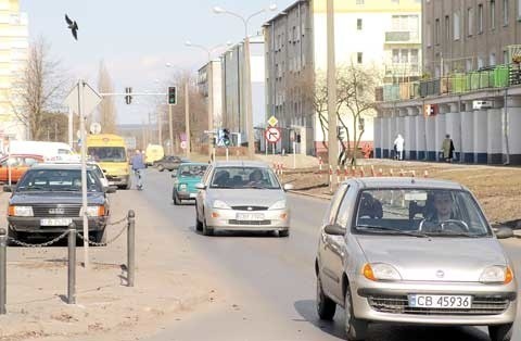 Planu 6-letniego - tą ulicą przejeżdża 30 tys. pojazdów w ciągu doby. Ostatnio wycięto tu wszystkie topole.