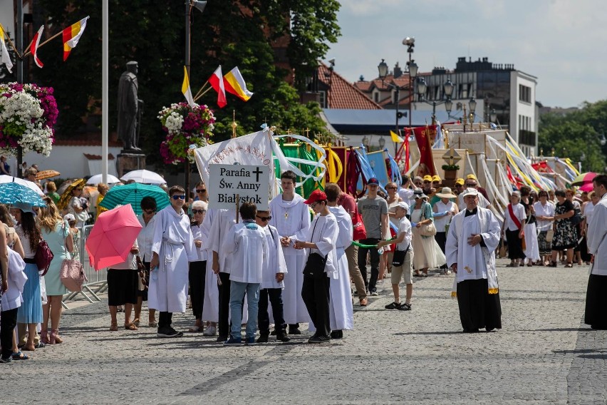 Uroczysta procesja z okazji Najświętszego Ciała i Krwi...