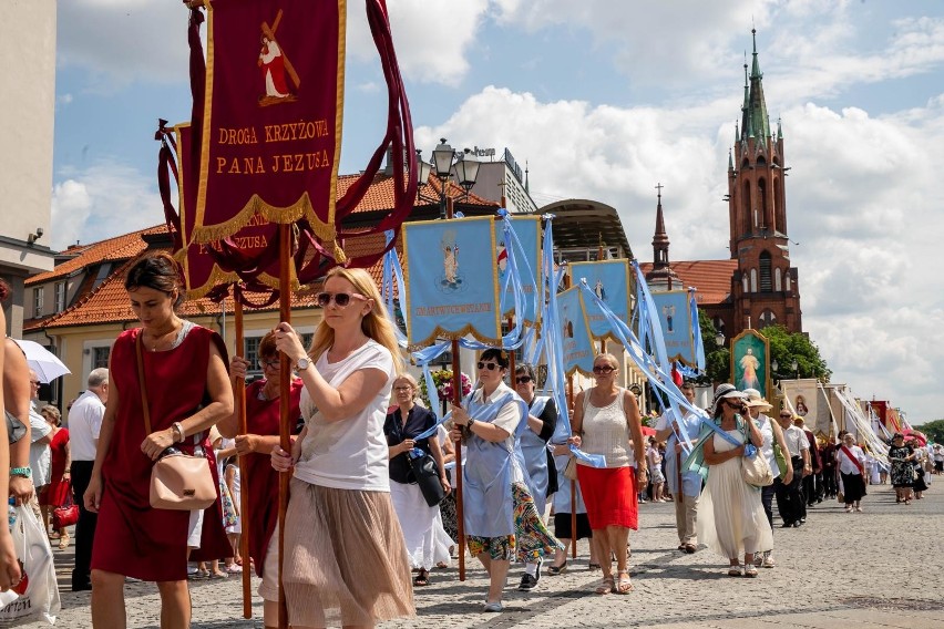 Uroczysta procesja z okazji Najświętszego Ciała i Krwi...