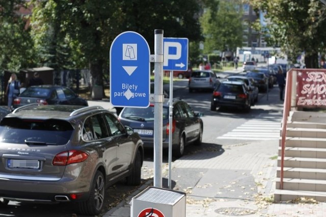 2,5 miliona złotych chce odzyskać Miejski Zarząd Dróg od kierowców, którzy nie płacili za parkowanie w strefie.