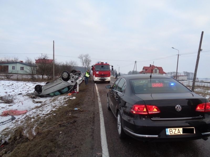 Grochy Pogorzele. Wypadek. Pijany kierowca zatrzymany po dachowaniu