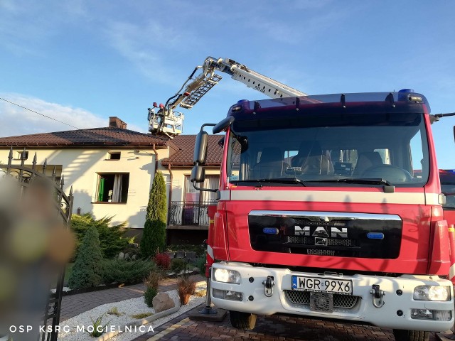 We wtorek rano strażacy gasili pożar domu w Wężowcu w gminie Mogielnica.