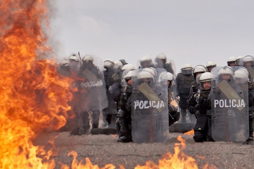 Ćwiczą w szkole policji przed służbą w Kosowie [zdjęcia]