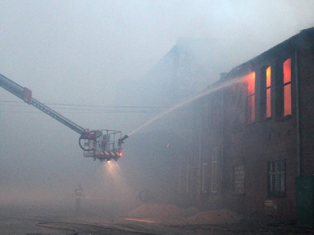 W środę, 19 marca, w byłej fabryce Zefam w Zielonej Górze wybuchł pożar.