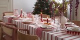 Co powinno się znaleźć na wigilijnym stole? Najmodniejsze stroiki świąteczne na Boże Narodzenie 2023. Jak nakryć świąteczny stół? 