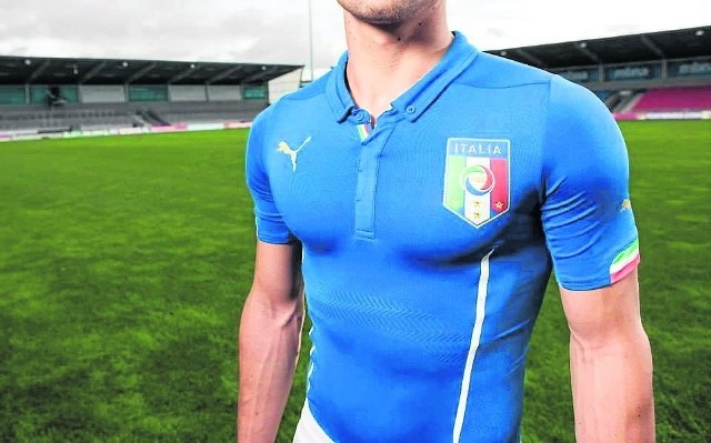 Pokazowa koszulka Pumy bezimiennego piłkarza Włoch. W sumie głowa w tym przypadku nie jest tak ważna...