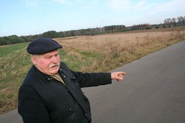 Stanisławowi Zadrożnemu w ubiegłym roku też zabrano kawałek pola pod budowę asfaltu