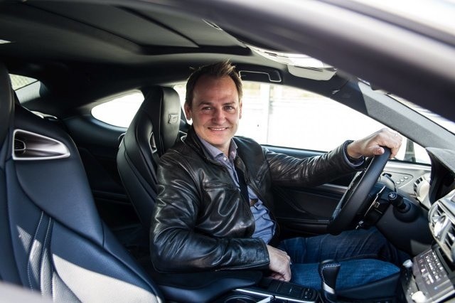 Ben Collins, czyli Stig z Top Gear - był wyścigowym kierowcą w charakterystycznym białym kombinezonie.