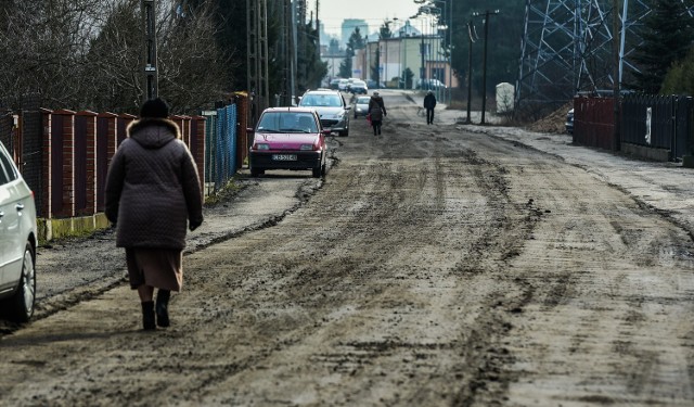 W tym roku droga asfaltowa powstanie między innymi na ulicy Siedleckiej. Prace budowlane mają potrwać do końca tego roku.