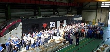 Alstom Konstal: 500 wagonów, czyli 100 pociągów z serii CoradiaPracownicy firmy świętują wyprodukowanie wagonu nr 500 z serii ekologicznych pociągów